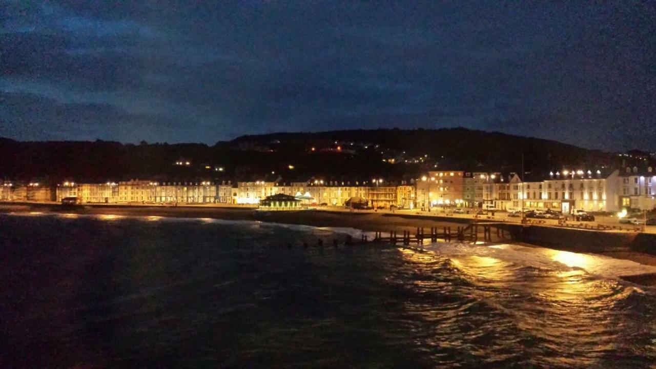 Fernlea Homestay Aberystwyth Extérieur photo